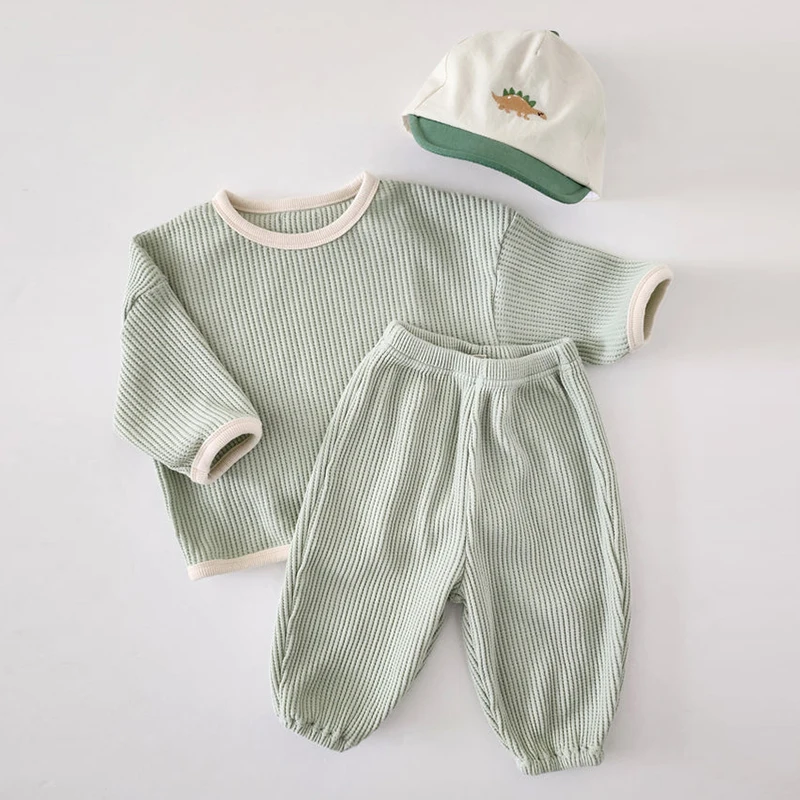 Conjunto de ropa coreana para niños, camisas de marca parcheadas con gofres de algodón, traje liso holgado y elástico, primavera y otoño, 2023