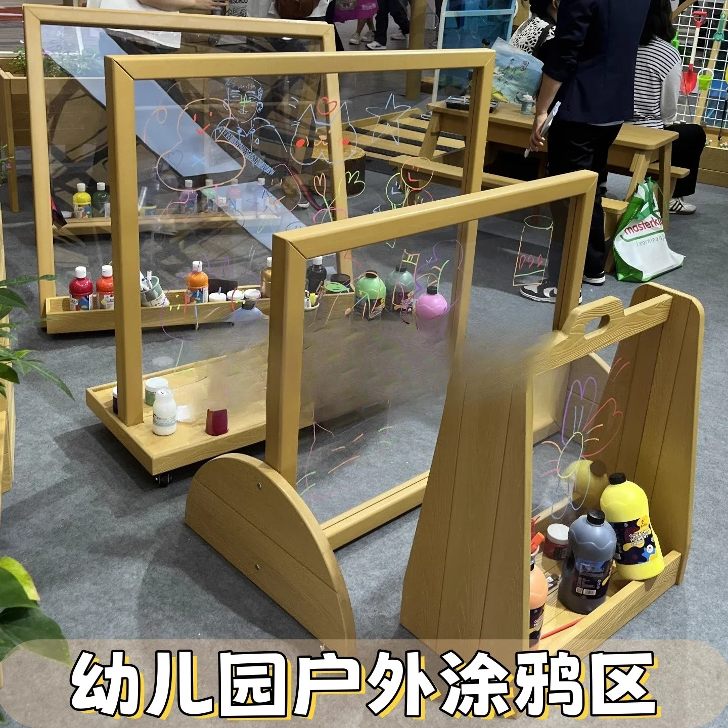 Kindergarten outdoor light and shadow art graffiti area children's vertical easel light and shadow tunnel corridor light