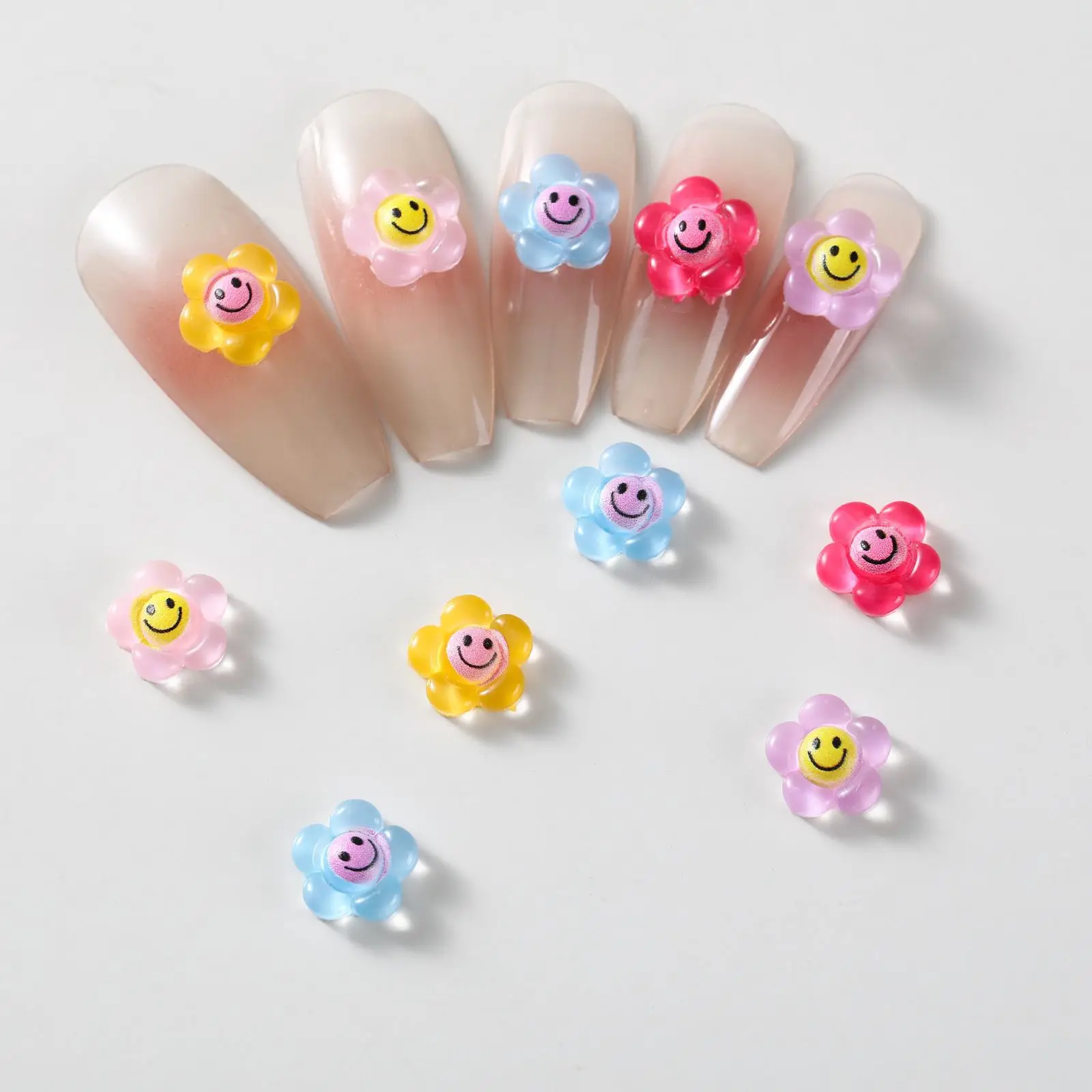 50pcs New Cute 9mm Resin Mini Smile Flower Flat Back Stone Figurines Cartoon Cabochon Ornament Jewelry Charms Nail Decoration