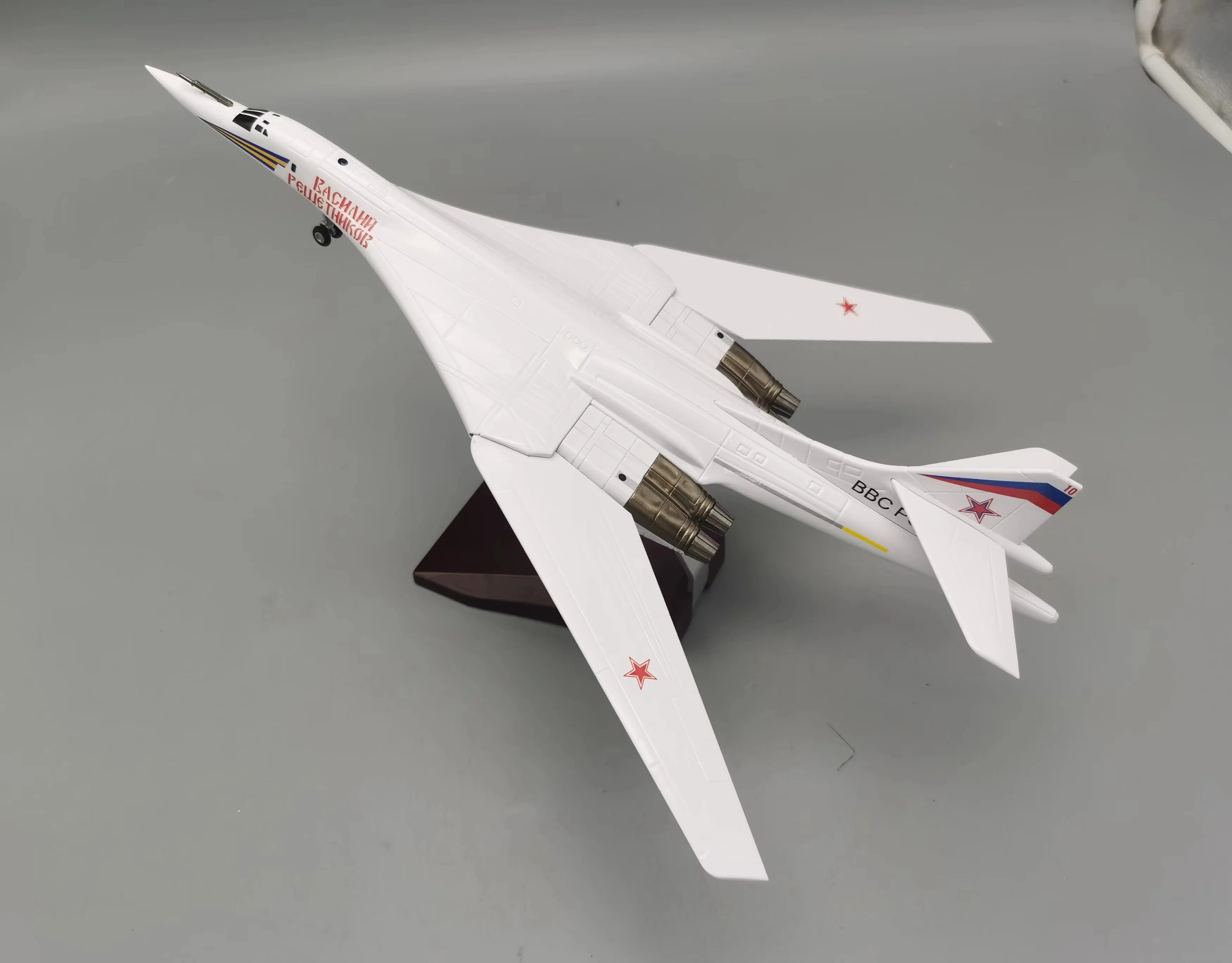 

1/144 Russian Tu-160 Tu160 White Swan Figure 160 Long-range Strategic Bomber Alloy Aircraft Metal Model Adult Fans Collectible