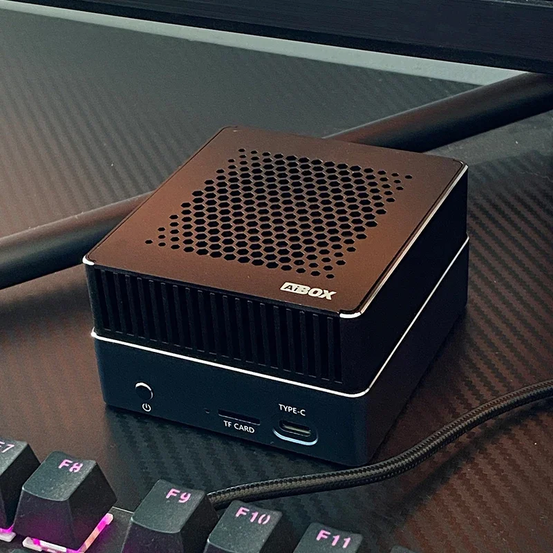 

AIBOX-1684X AI Embedded PC Edge Computing Video Analysis 32T Большая модель Deepseek Privatization Развертывание Домашний SDK