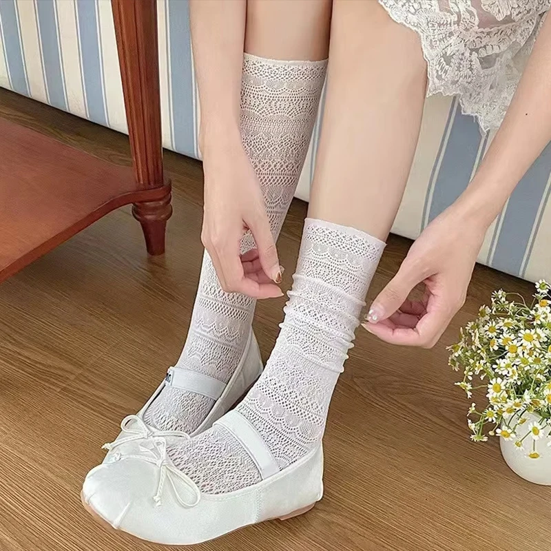 Sweet Mesh Hollowed Out White Pile Socks Transparent Nylon Lace Socks Thin Retro Flower Crew Socks Women Ladies
