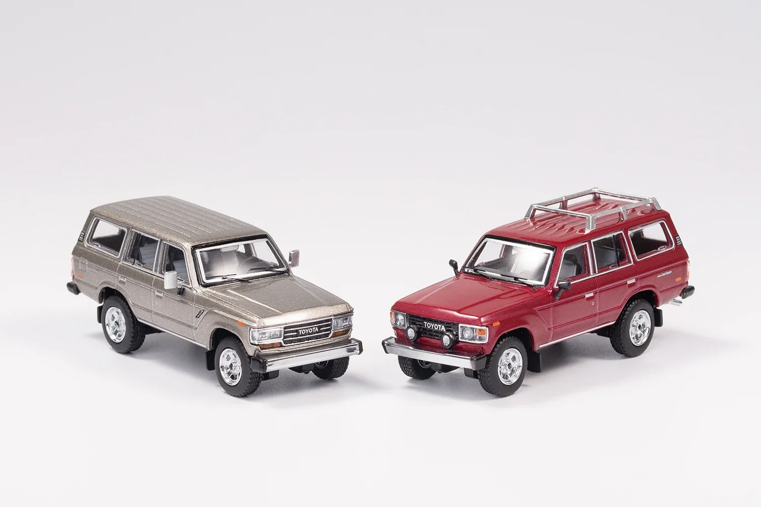 GCD 1/64 دييكاست تويوتا لاند كروزر LC60 نموذج سيارات لعب على الطرق الوعرة 1:64 مركبة مع علبة هدية للبالغين هواية جمع