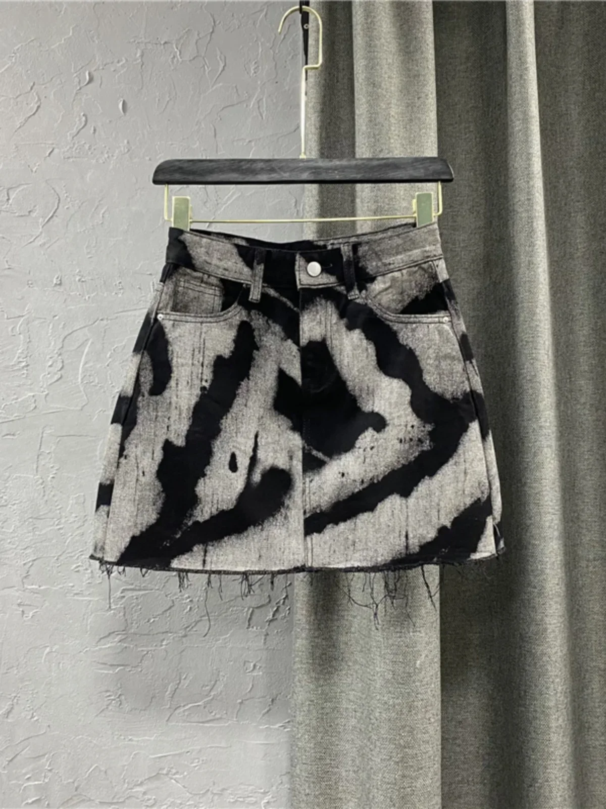 

Black Gray Tie Dye Denim Short Skirt High Waist Personalized Pattern Denim Skirt Fringed A-line Skirt Fashion Versatile Skirt
