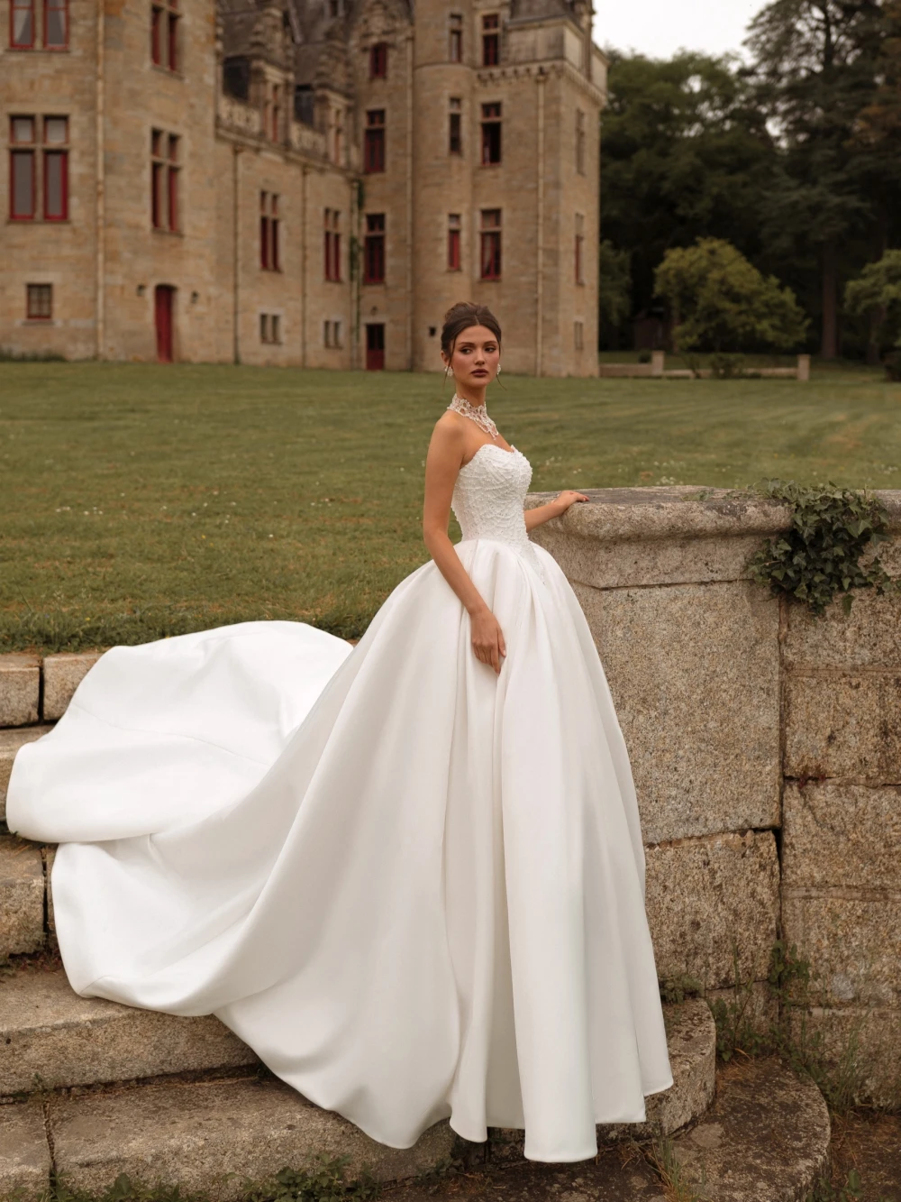 Nuevo vestido de novia largo de satén con perlas brillantes, vestido de novia elegante sin tirantes, vestidos sin mangas personalizados para novia