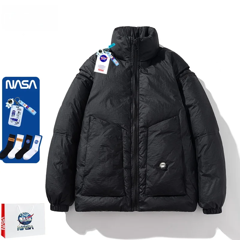 

Утепленная белая пуховая куртка с отстегивающимися рукавами и воротником-стойкой. Новая осенне-зимняя коллекция. Модный бренд для молодежи.