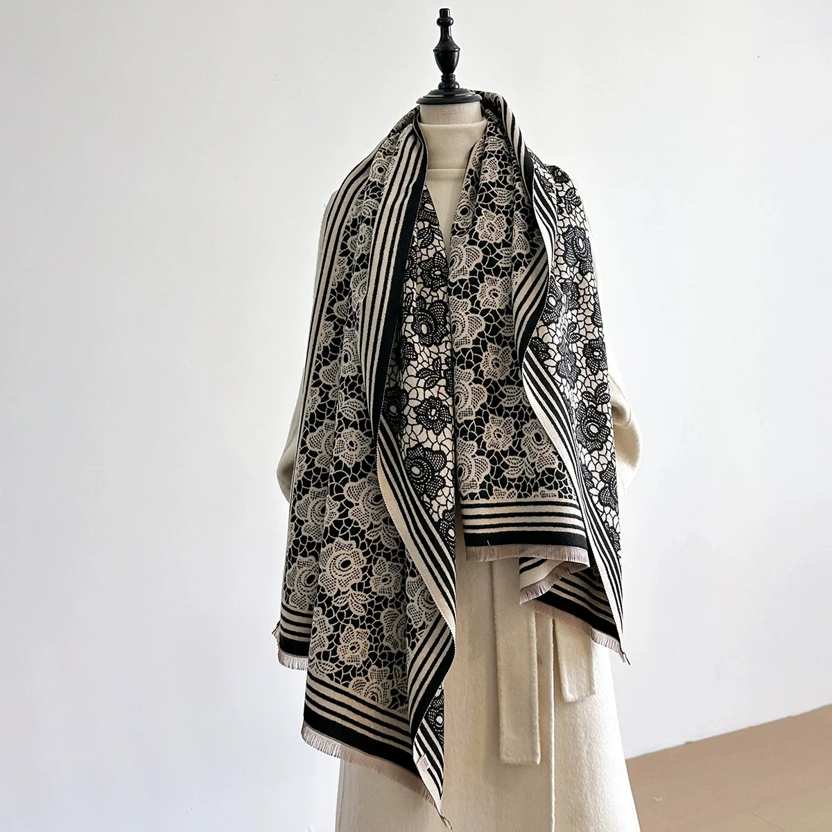 

Новинка 2025 года, брендовый двусторонний жаккардовый шарф, кашемировый мягкий теплый шаль из пашмины с бахромой, зимнее холодостойкое ветрозащитное одеяло