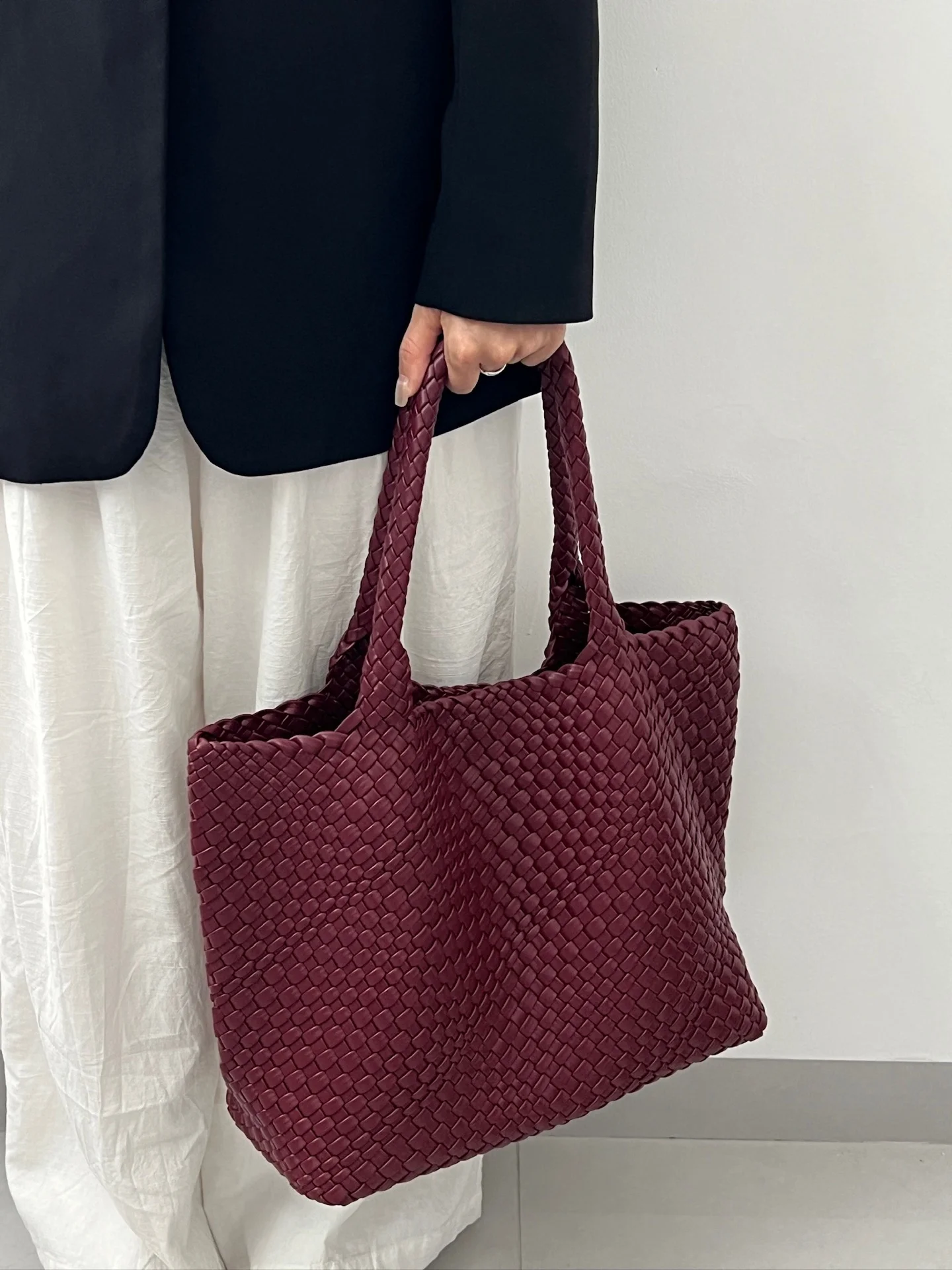 

2026 Designer Braided PU Leather Handbag Women Woven Hobo Bag Luxury Shoulder Bag Open Top Commuter Daily Shopping Travel Purse