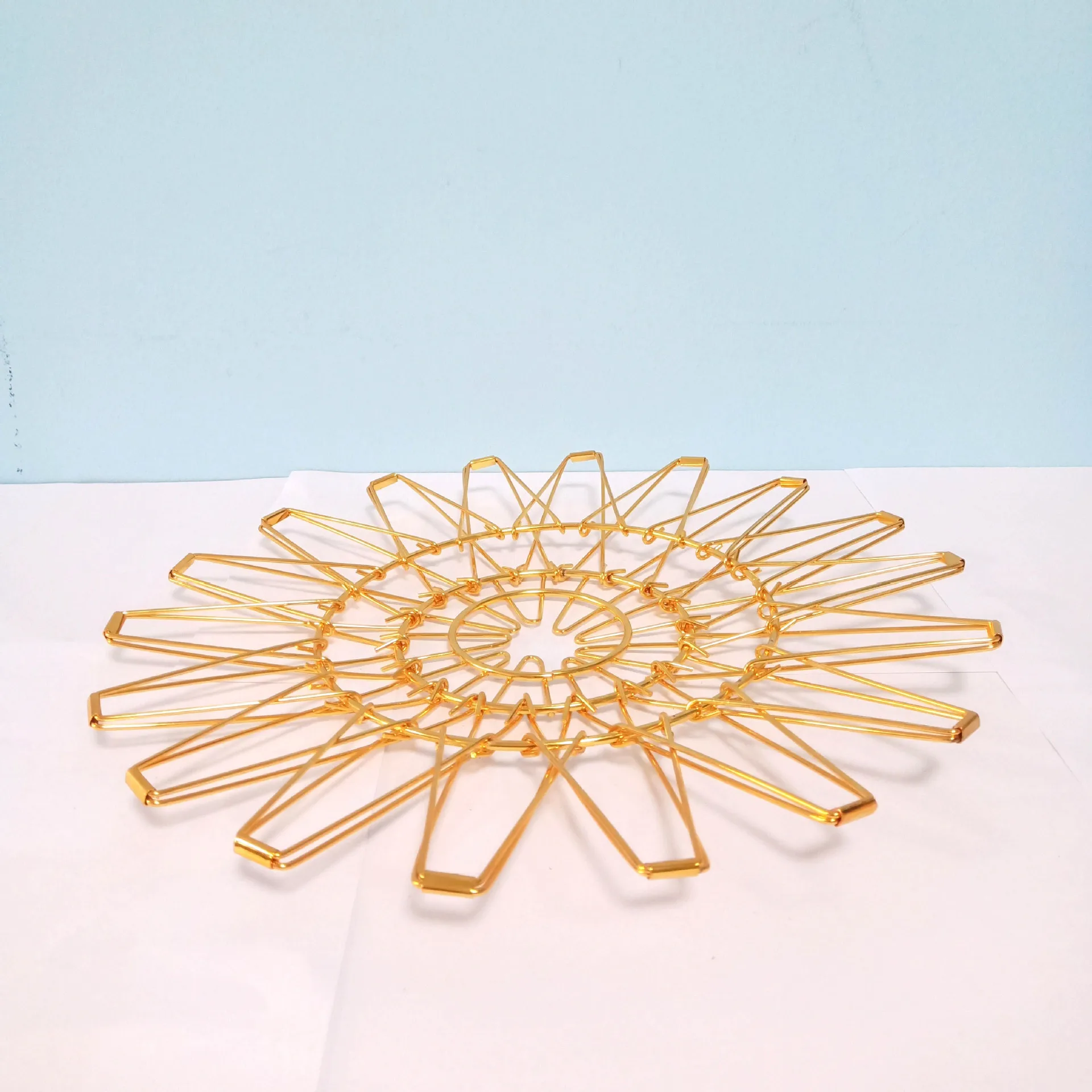 Factory direct sales cross-border Nordic creative iron wire fruit basket wrought iron changeable folding fruit basket