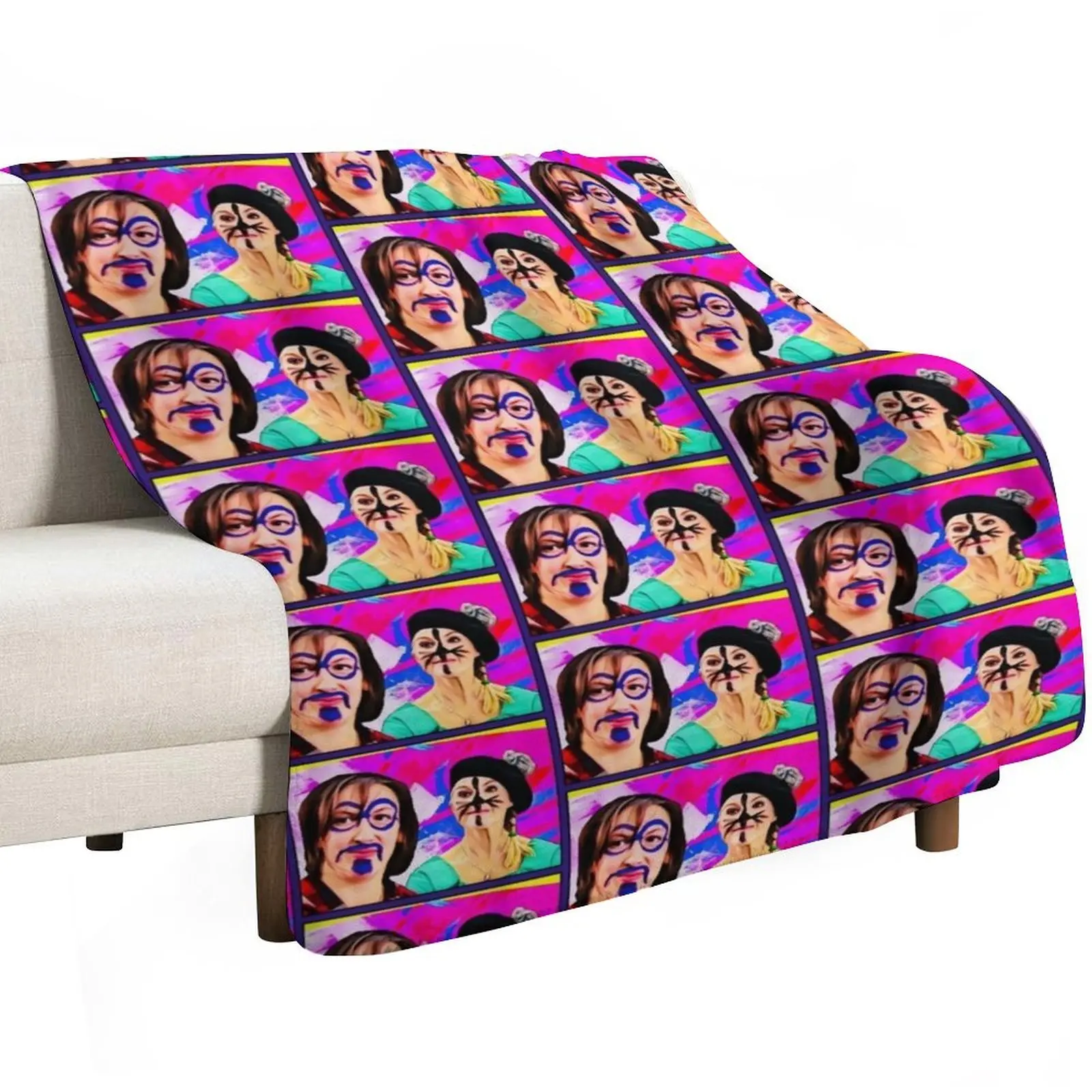 Miranda and Stevie Go To a Painting Class Throw Blanket Designers halloween Bed Fashionable Luxury St Luxury Blankets