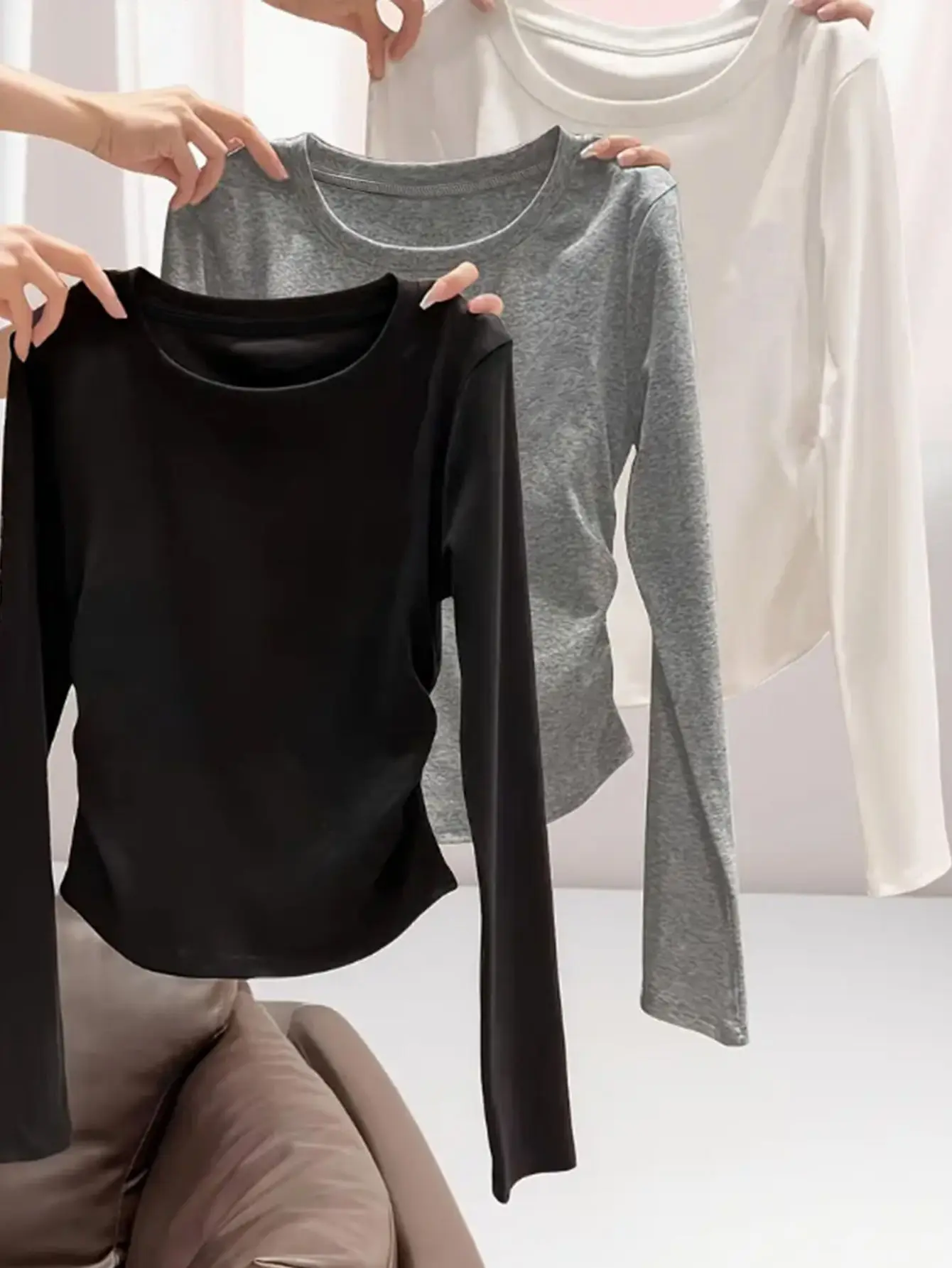 

A solid color three-piece set of soft, comfortable, waist-cinching long-sleeved top and T-shirt for women in spring and summer