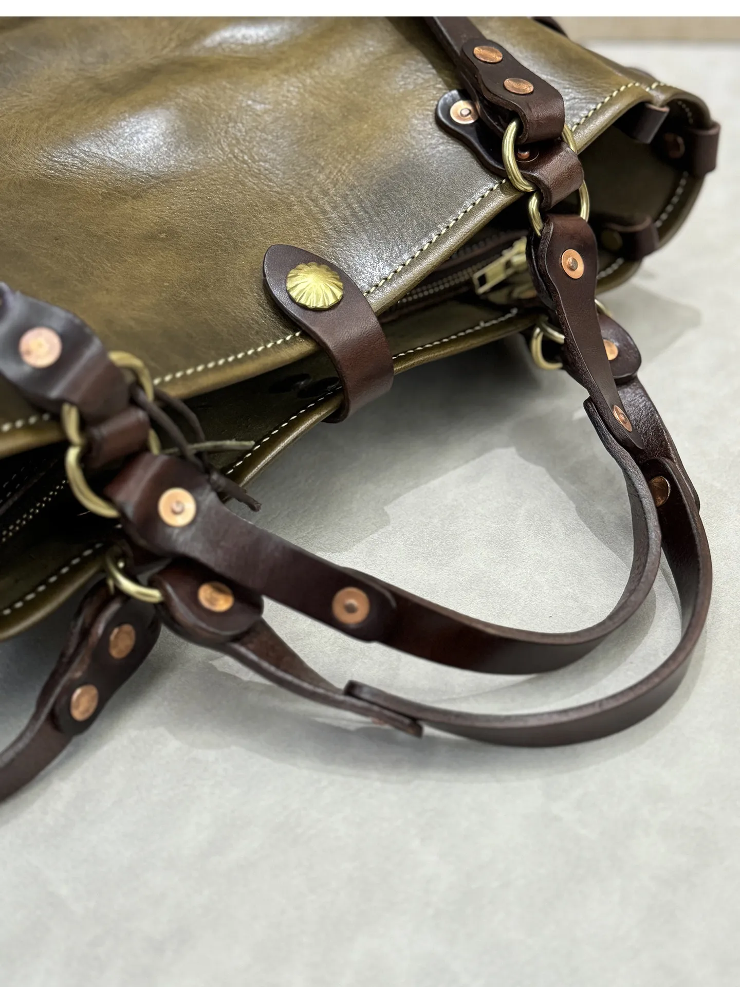 Vintage Designer Handgefertigte Arbeits-Tragetasche aus pflanzlich gegerbtem Rindsleder für Herren, Business Casual Luxus Naturleder Handtasche – Detail 24