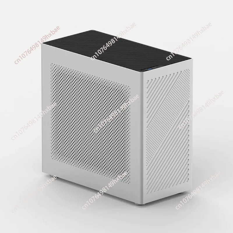 

Боковая версия Z18. Встроенная формовочная оболочка из алюминиевого сплава MATX, непосредственно вставлен в шасси ITX с водяным охлаждением.