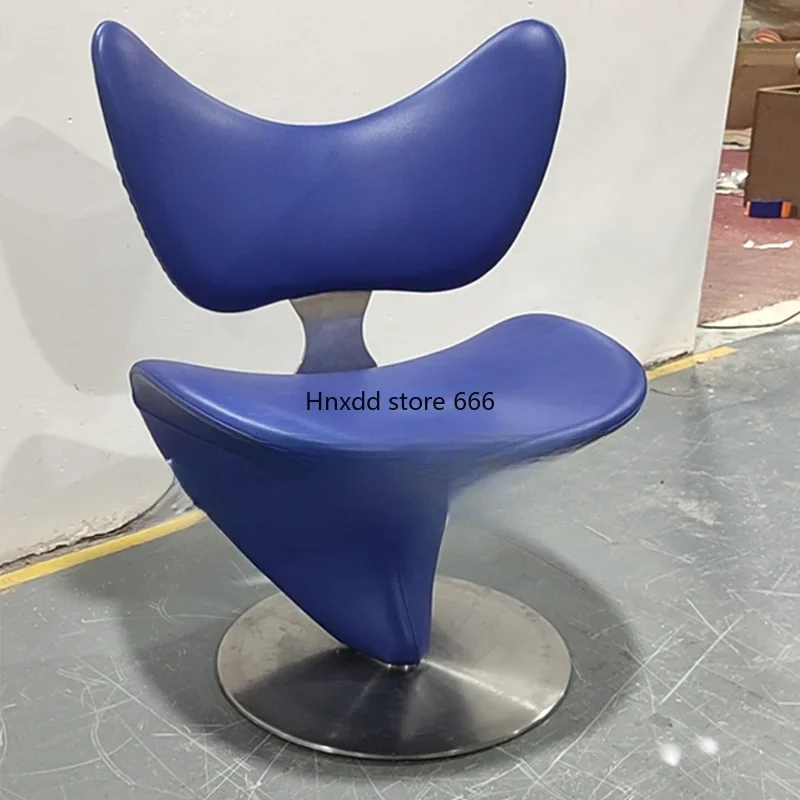 Специальный стул в виде металлической бабочки