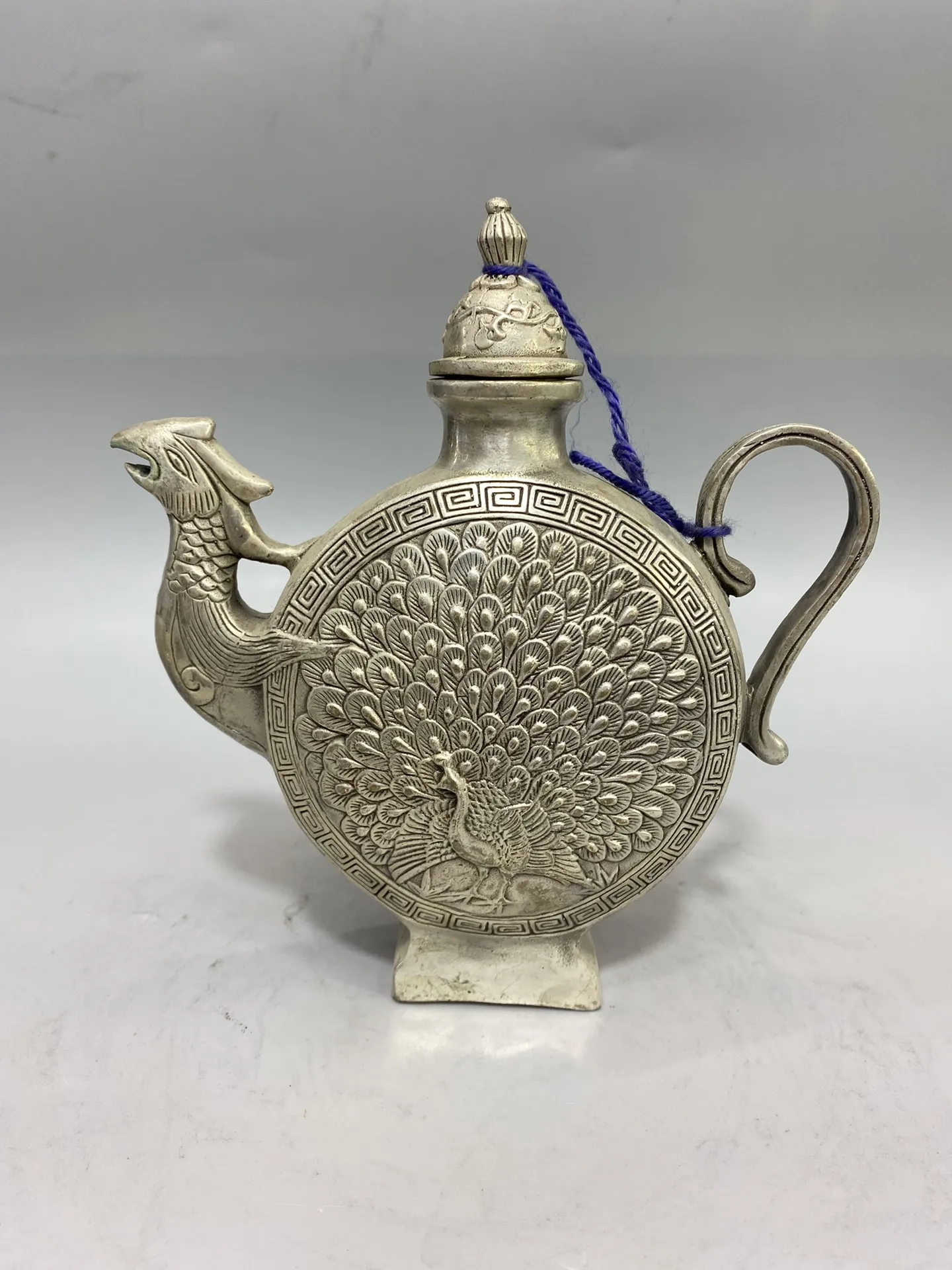 The Classic White Copper Teapot Ornaments are Finely Crafted and Have a Beautiful Appearance Which is Worth Collecting