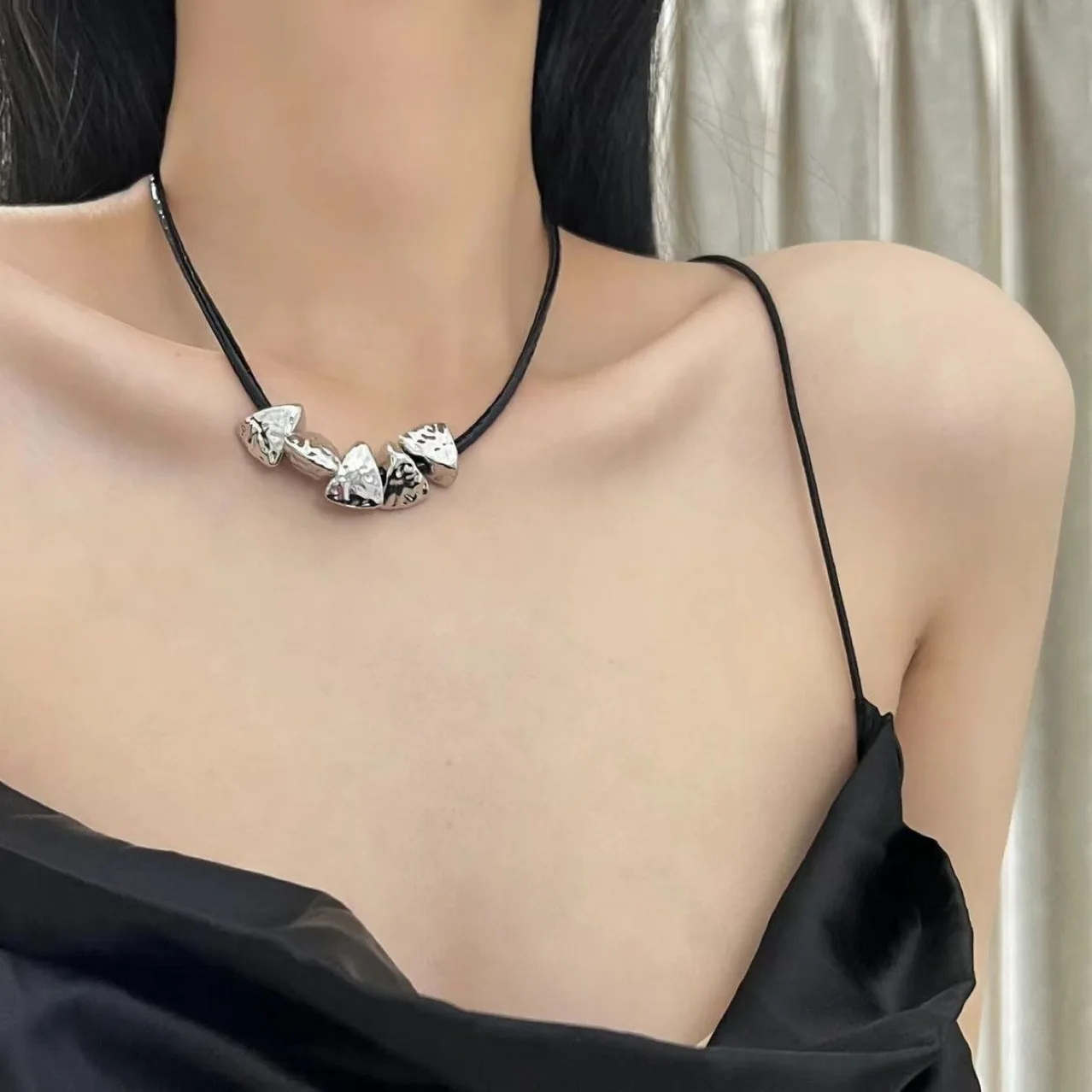 

Hiphop Necklaces Girls Cool Simple Luxury Silver Stone Choker Clavicle Necklace Fashion for Women Necklaces Jewelry Accessories