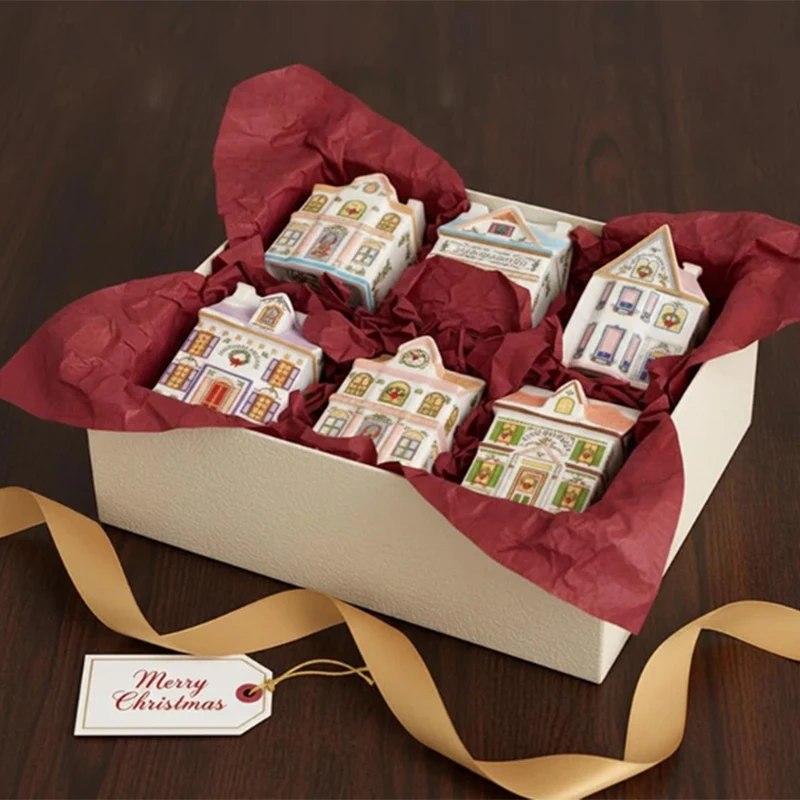 Lindo conjunto de casa de especias de pueblo de vacaciones de dibujos animados adorno artesanal de resina Mini tarros de casa de pan de jengibre de Navidad decoración festiva