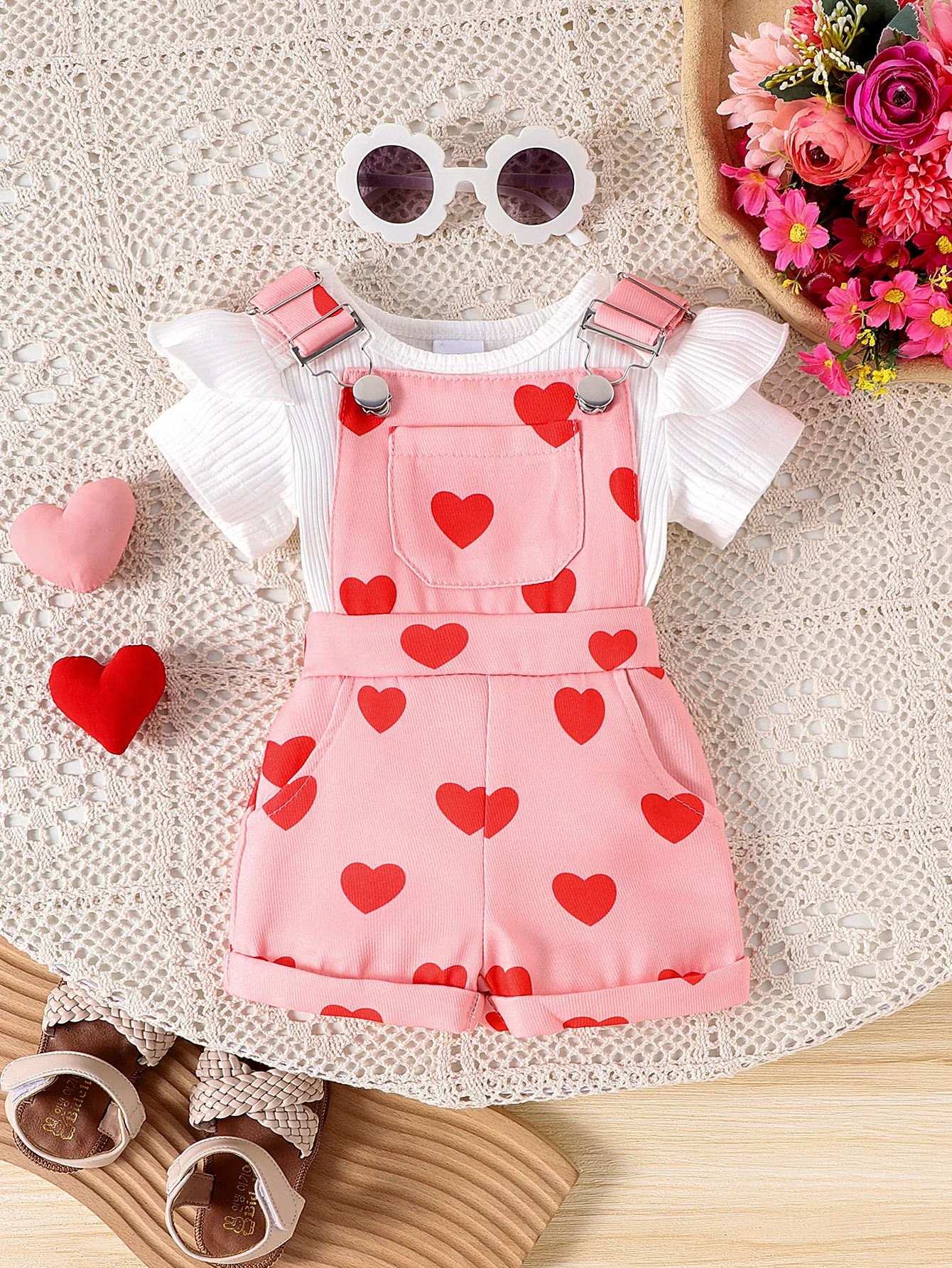 2PCS Summer New Sweet And Cute Girls And Babies Solid Color Short-Sleeved Top + Pink Love Printed Suspender Shorts