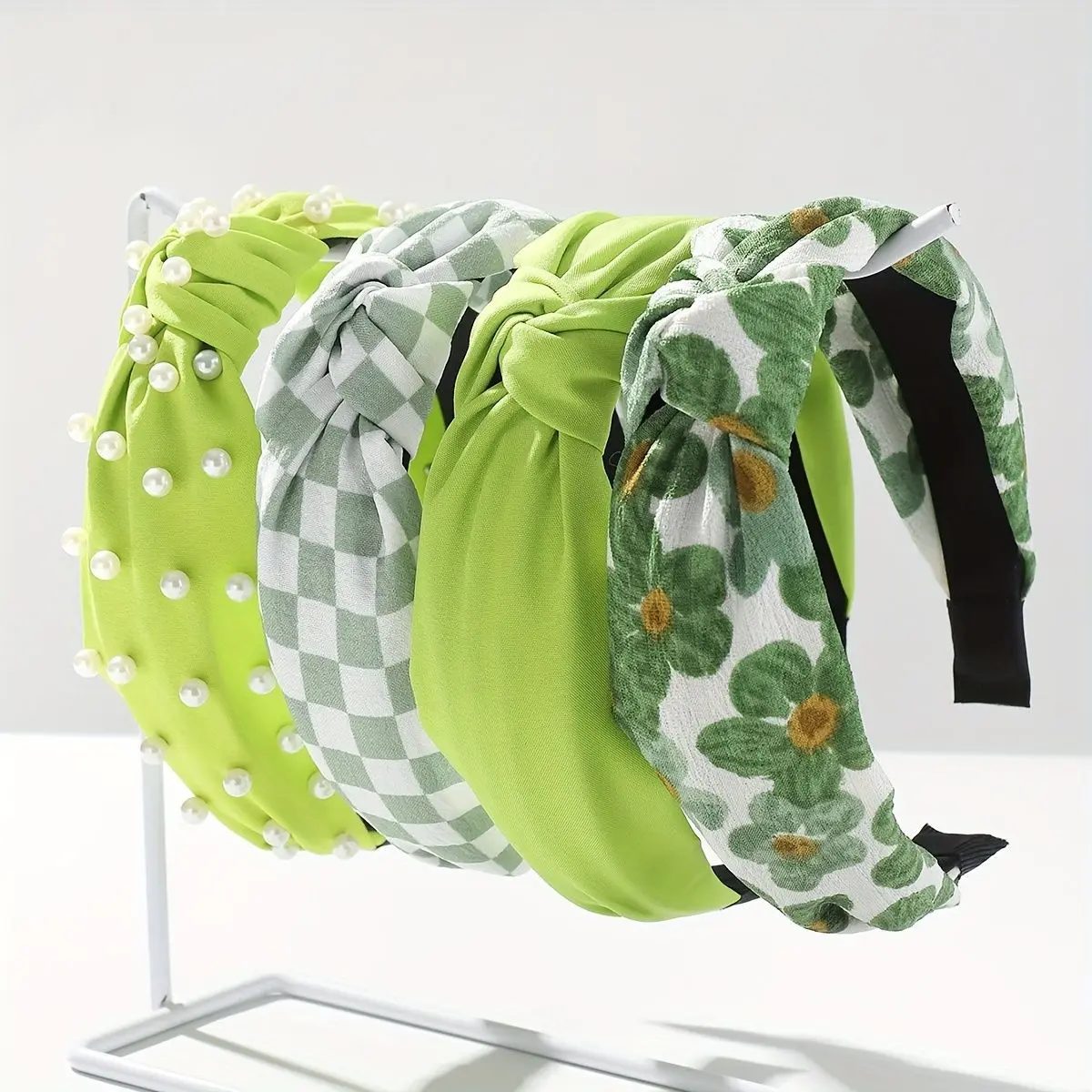 

4 Pieces Wholesale 2026 Summer Designer Inspired Floral Pearls Cloth Fabric Wide Headband Girls Hair Accessories Woman Head Bows