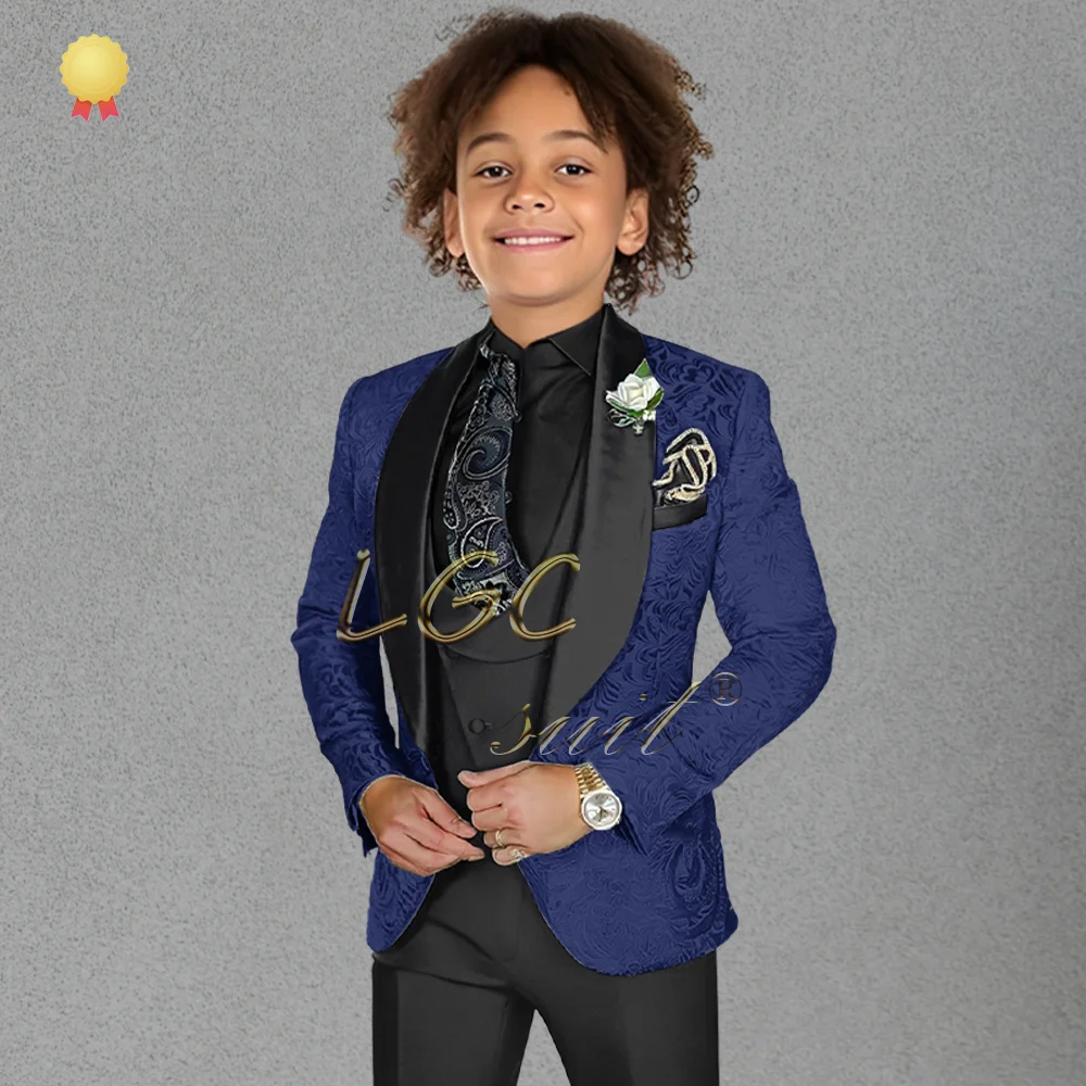 Рисунок 4 - Черный бархатный костюм и фрак