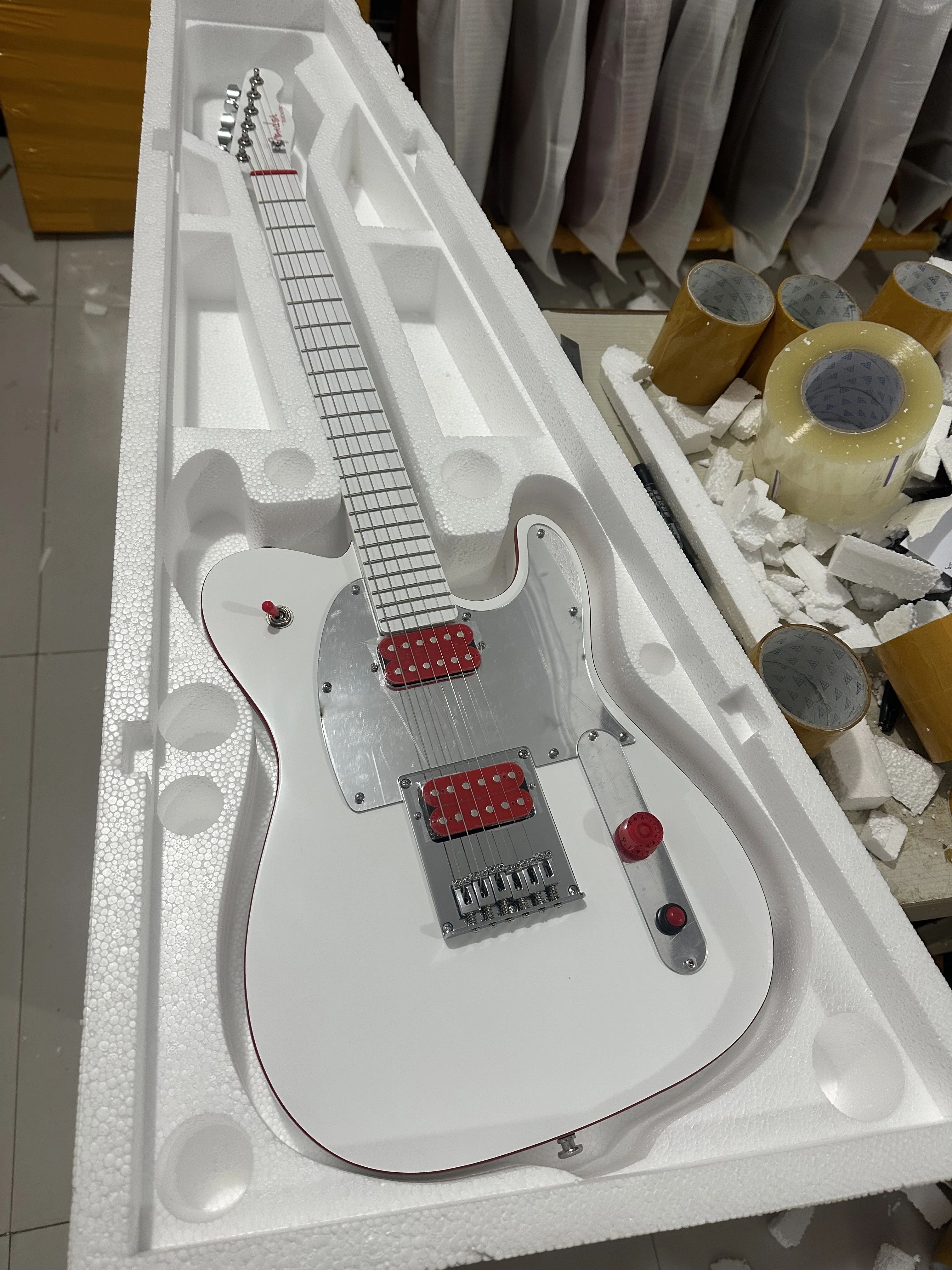 Benutzerdefinierte TL John 5 Signature Ghost E-Gitarre, weiße H-H-Tonabnehmer, roter Knopf, kostenloser Versand