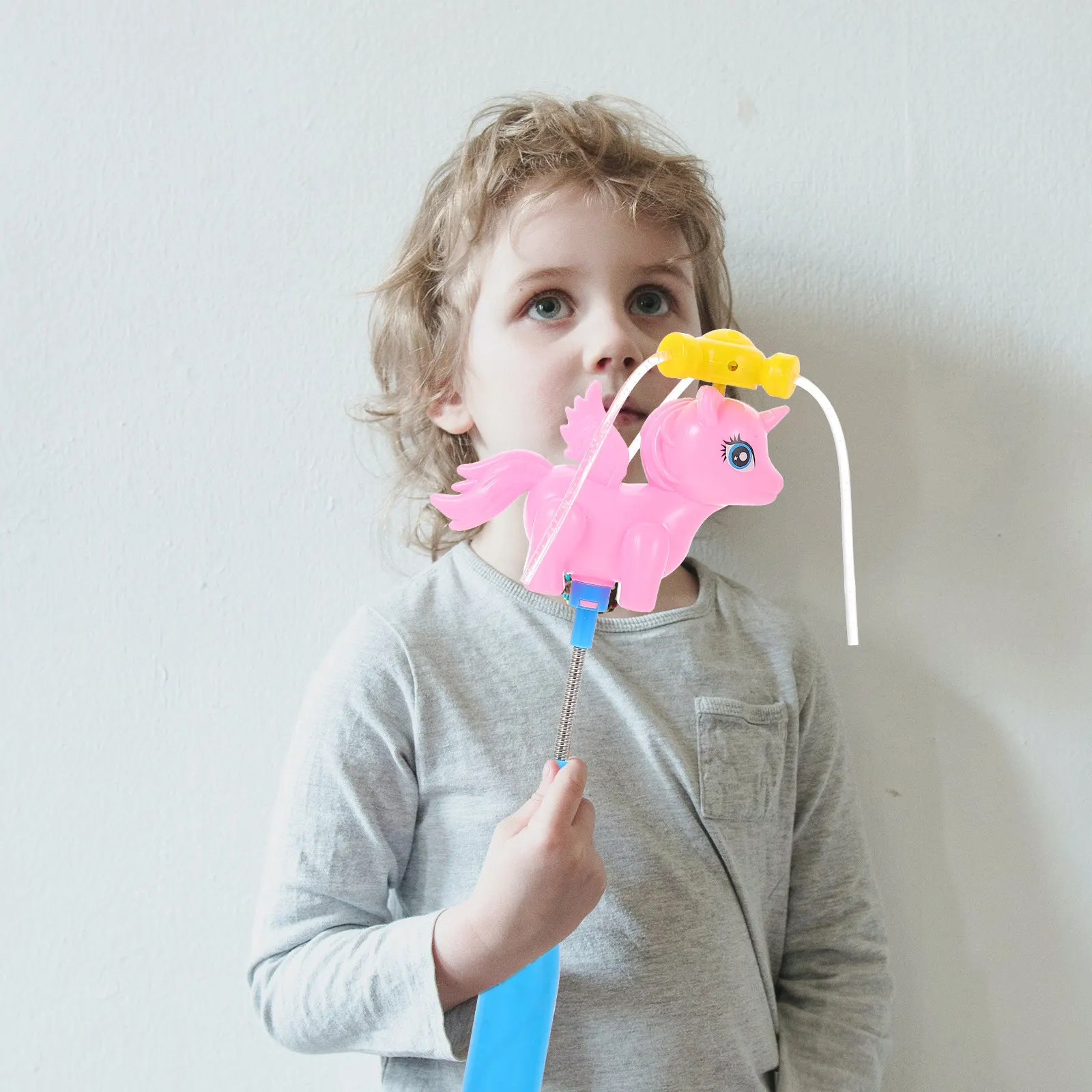 

Светящаяся палочка-ветрячок с эффектом мигания и ярким светом, вращающаяся в форме лошади, детская игрушка для свадеб, вечеринок и игр в ванной