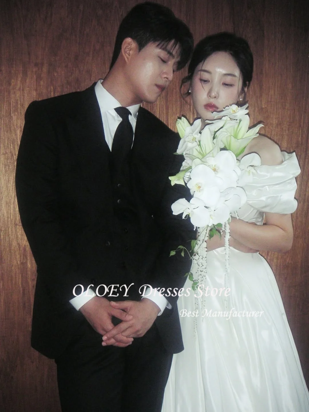 OLOEY فستان زفاف بسيط على شكل حرف a كوريا تبادل لاطلاق النار الصورة العاج الساتان قبالة الكتف الطية زي العرائس مخصص ستناء