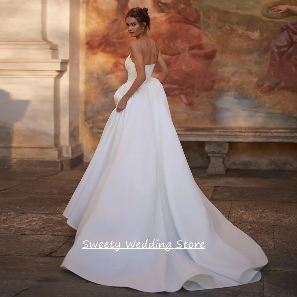 Customized Simple Wedding Dress Modern Strapless Sleeveless Beading Applique Back Zipper Sweep Train A Line Bride Gown