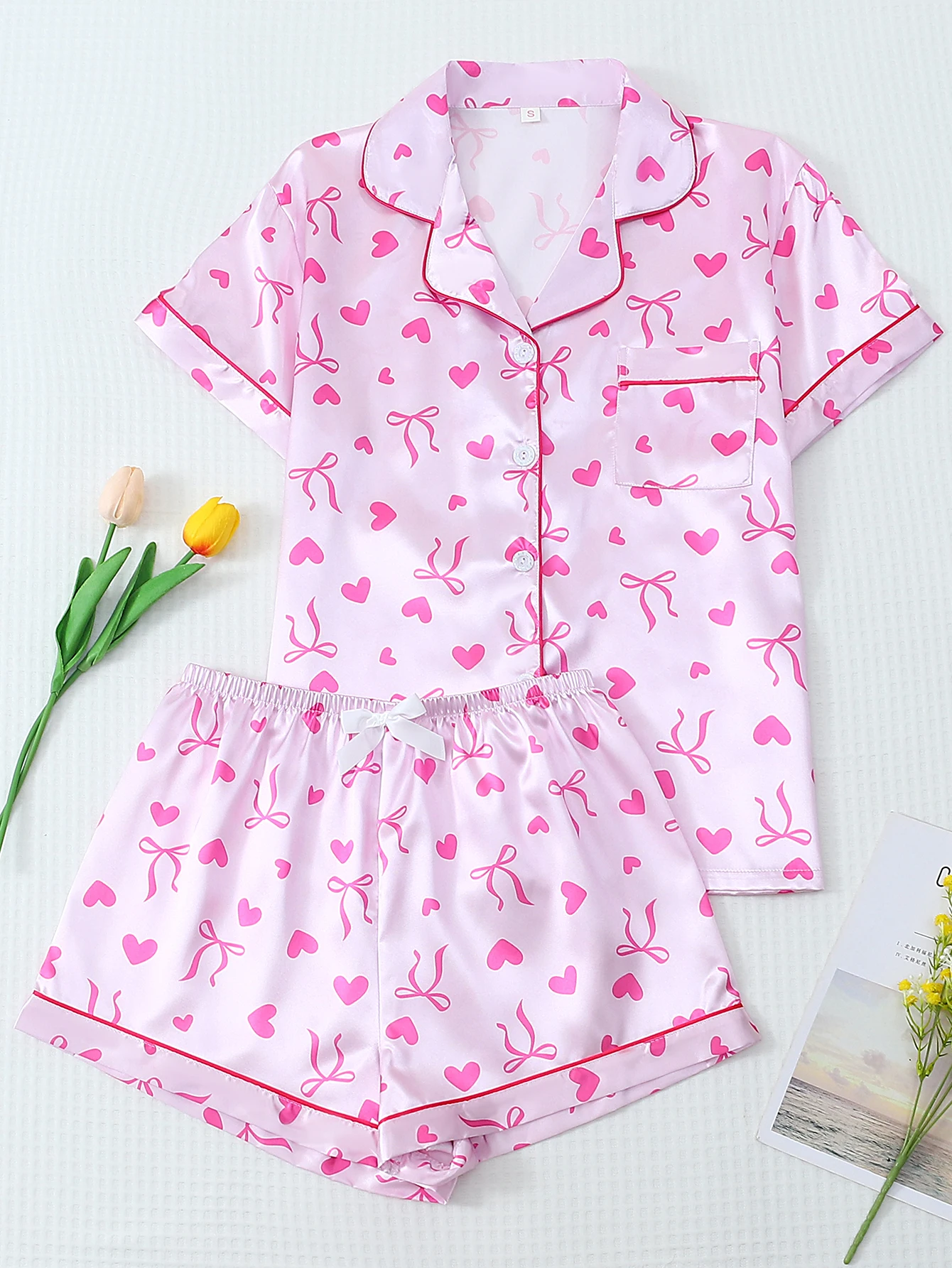 

[День святого Валентина] Атласная пижама из двух предметов с принтом в виде сердечного банта, шорты с короткими рукавами, женские пижамы, комплект домашней одежды, подходящий для домашнего использования