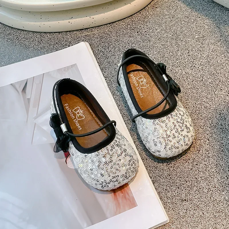 Kinderdansschoenen Slip-On Zachte Zool Meisjes Prinsessenschoenen Met Schattige Strik Aan De Zijkant 2024 Nieuwe Platte Schoenen Met Glanzende Pailletten