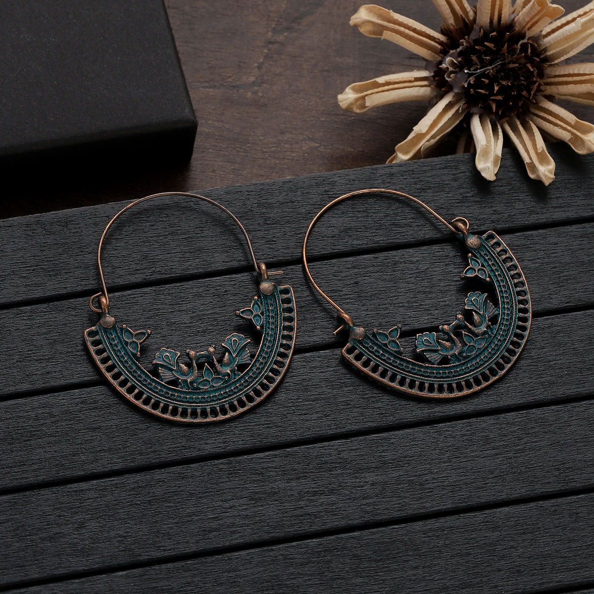 Green Bronze Metal Earrings Hollow Geometry Dangle Earrings for Women Ethnic Vintage Charm Jewelry Brincos Accessories