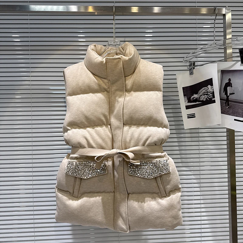 

Осень-зима, жилет на пуху с воротником-стойкой и бриллиантами, женские толстые теплые жилеты на шнуровке, женские жилеты на молнии без рукавов на белом утином пуху