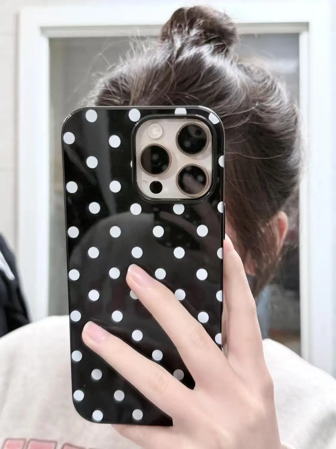 Nova Capa de Celular Coreana Fofa Branca com Bolinhas para iPhone 17 16 Pro 15 14 13 12 11 Pro Max 16E X XR XS Max 78 Plus Capa Antichoque