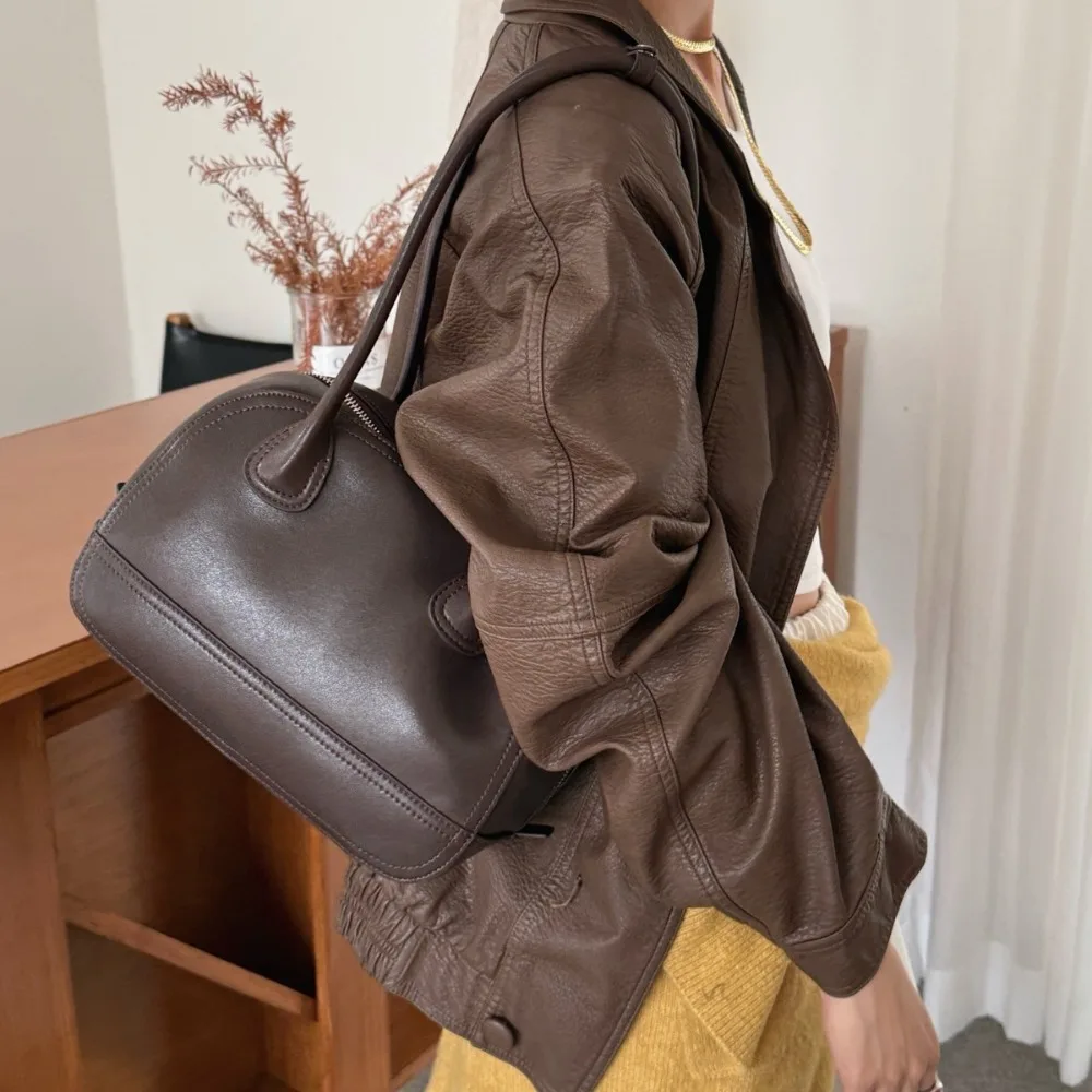 

Портативная сумка-подушка из натуральной кожи (коровья кожа) для ношения на плече или под мышкой, с текстурой, в свободном стиле, повседневная, модная и стильная.