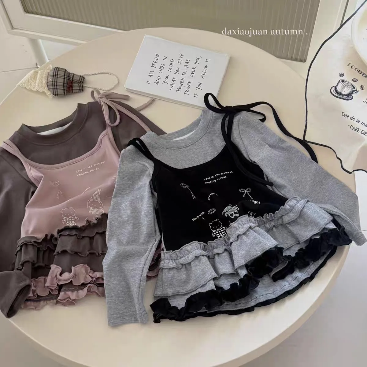 

Корейская версия Instagram, весенне-осенний наряд, новая мультяшная поддельная кружевная футболка из двух предметов с длинными рукавами и подтяжками для девочек