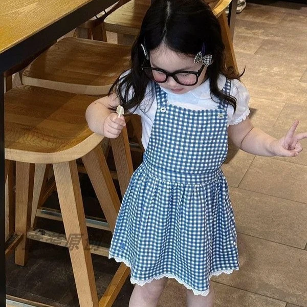 Conjunto Infantil Feminino 2026 Primavera Verão Novo Estilo Coreano para Meninas, com Blusa Gola Boneca e Vestido Xadrez, Duas Peças