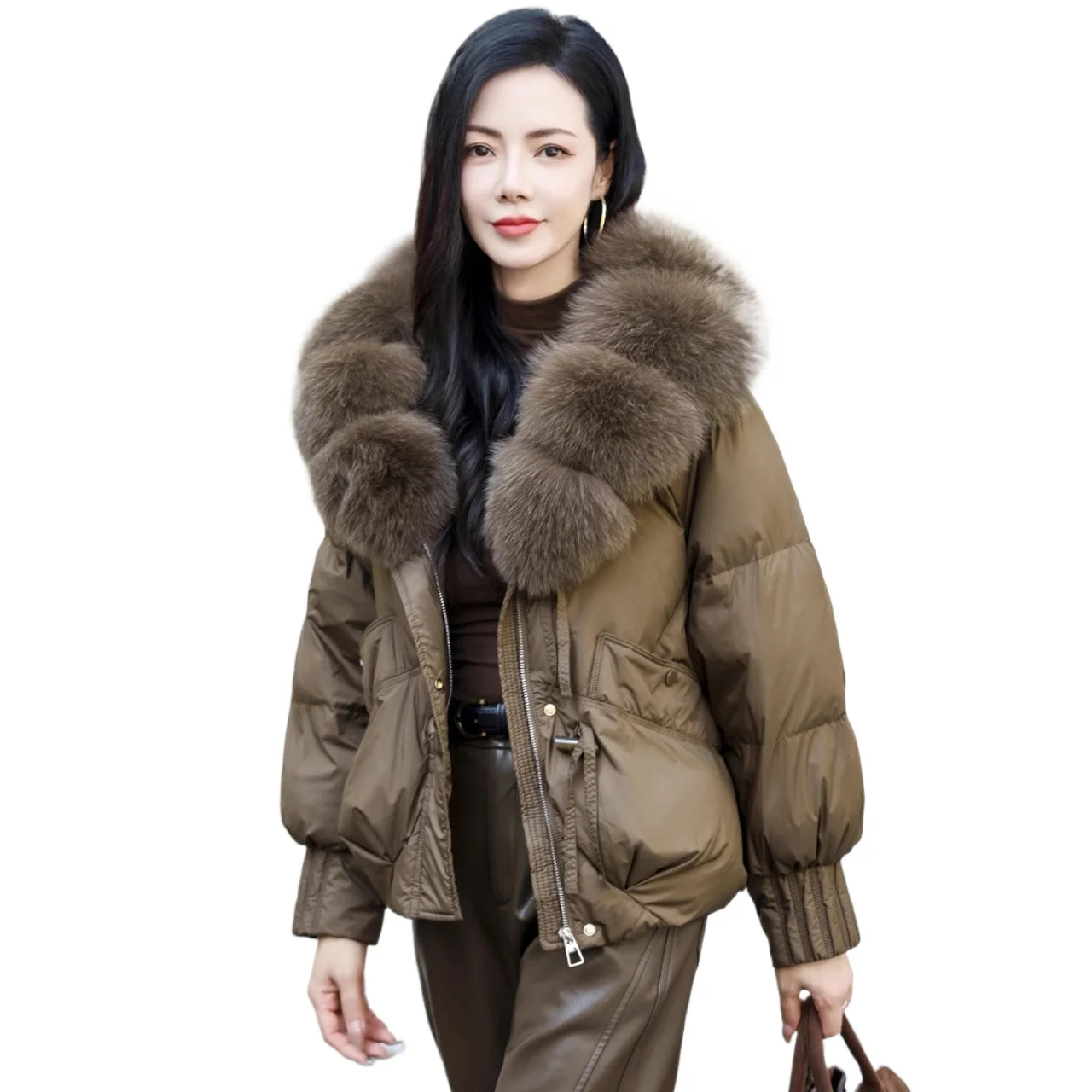 

Зимняя новинка 2025: женская короткая модная свободная утепленная куртка с большим воротником из лисьего меха и наполнителем из белого утиного пуха