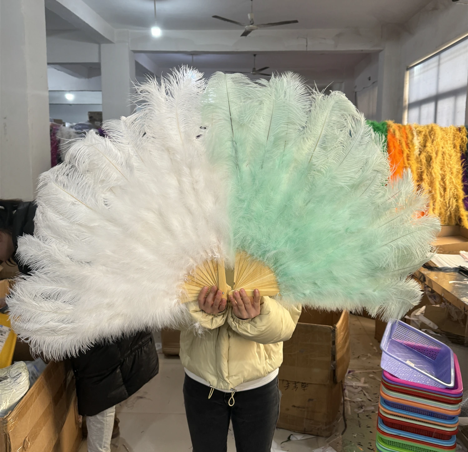 

Customized Real Ostrich Feathers Foldable Fan for Stage Show Performance Dance Props Colorful Plumes Fan Decoration 100CM 130CM