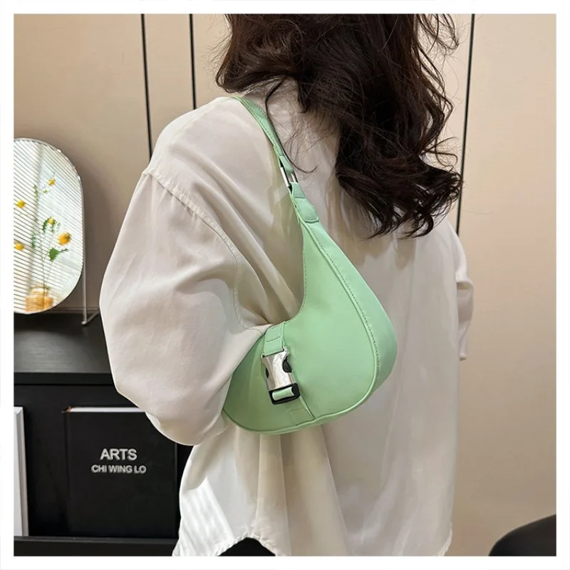 High-end Crescent Shaped Crossbody Bag Versatile Crescent Shaped Fashion Women's Shoulder Bag Chain Casual Portable Shoulder Bag