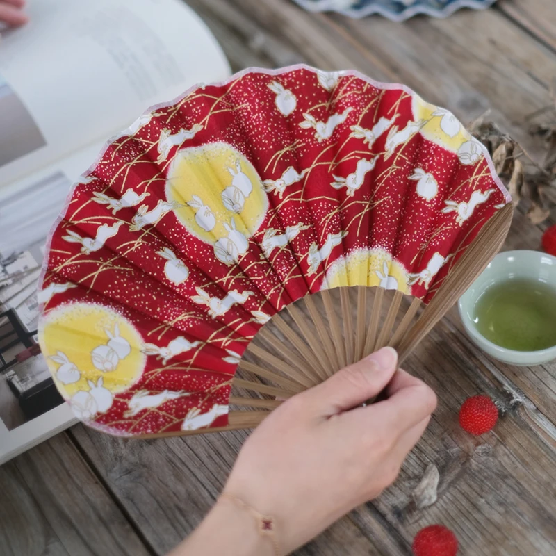 

New Chinese Style Gold Embossed Handmade Cotton Fan Portable Retro Fan for Daily Use in Home And Garden