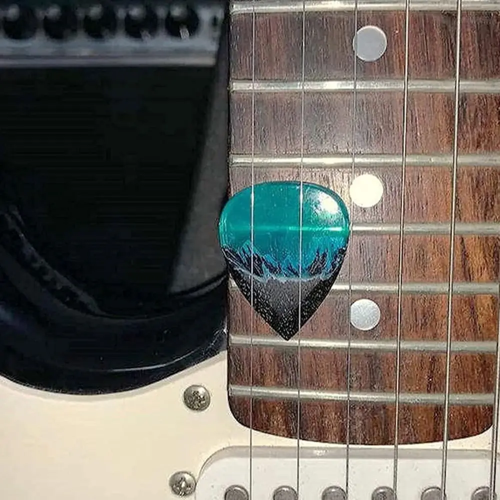 Bars Party Musician Presents Guitar Pick Necklace Retro Handmade Resin Guitar Pick Heart Necklace Resin Heart Mountain Pendant