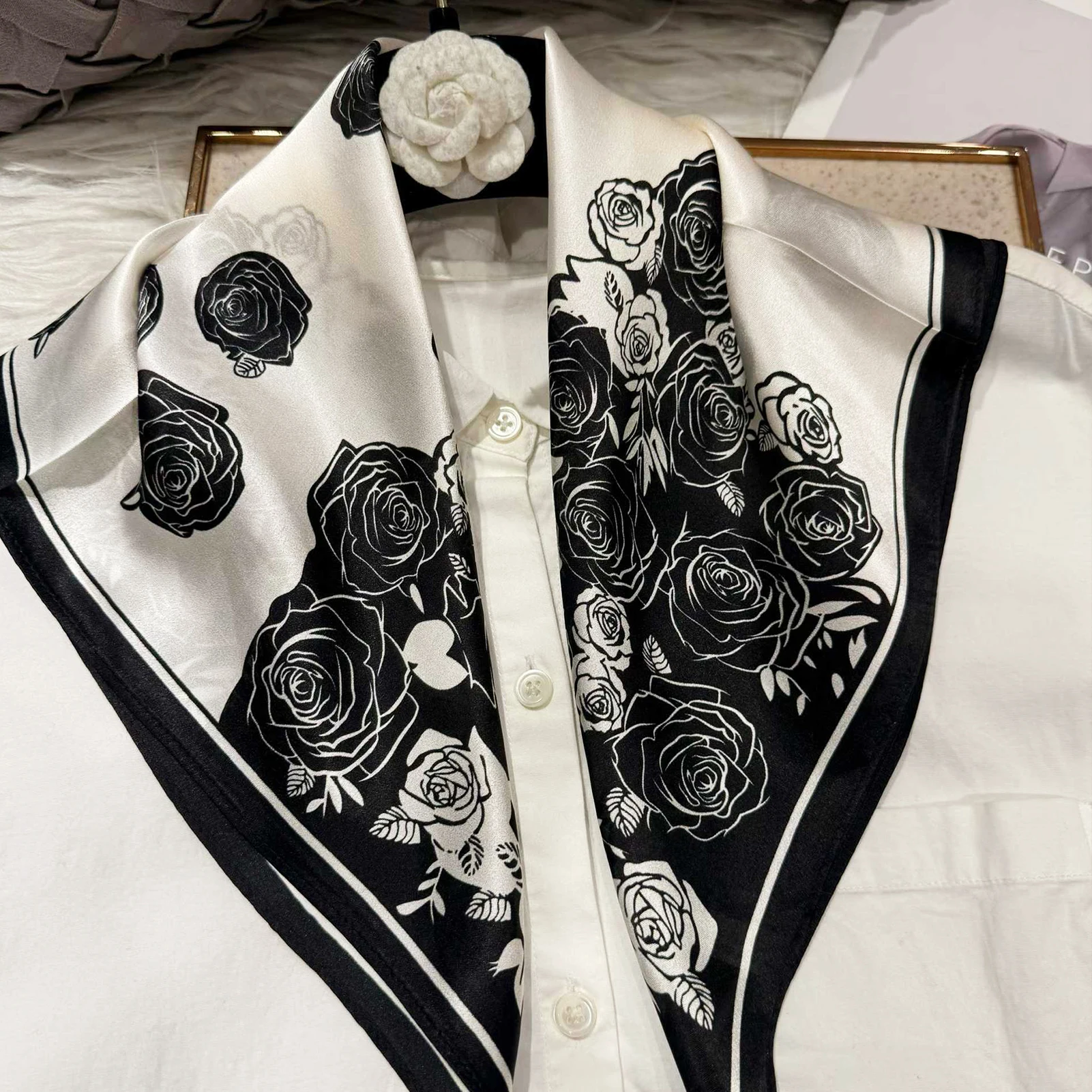 

Черно-белый женский 100% шелковый шарф для волос, платок на осень-зиму, элегантные розы, маленькие шелковые квадратные шарфы на шею, шейный платок
