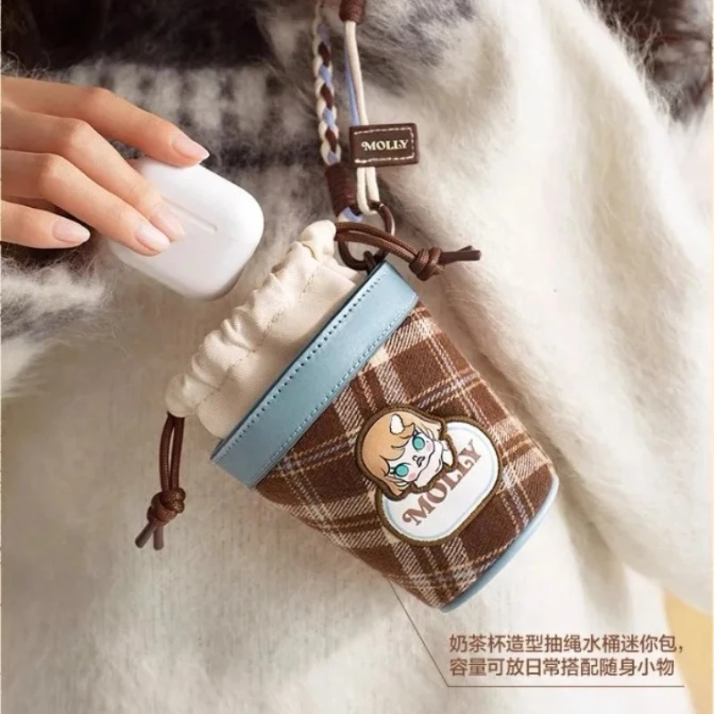 

POPMART Molly's Active Winter Guide Series MINI Bag Blind Box Peripheral Gifts Surprising trendy toy accessories Decorative item