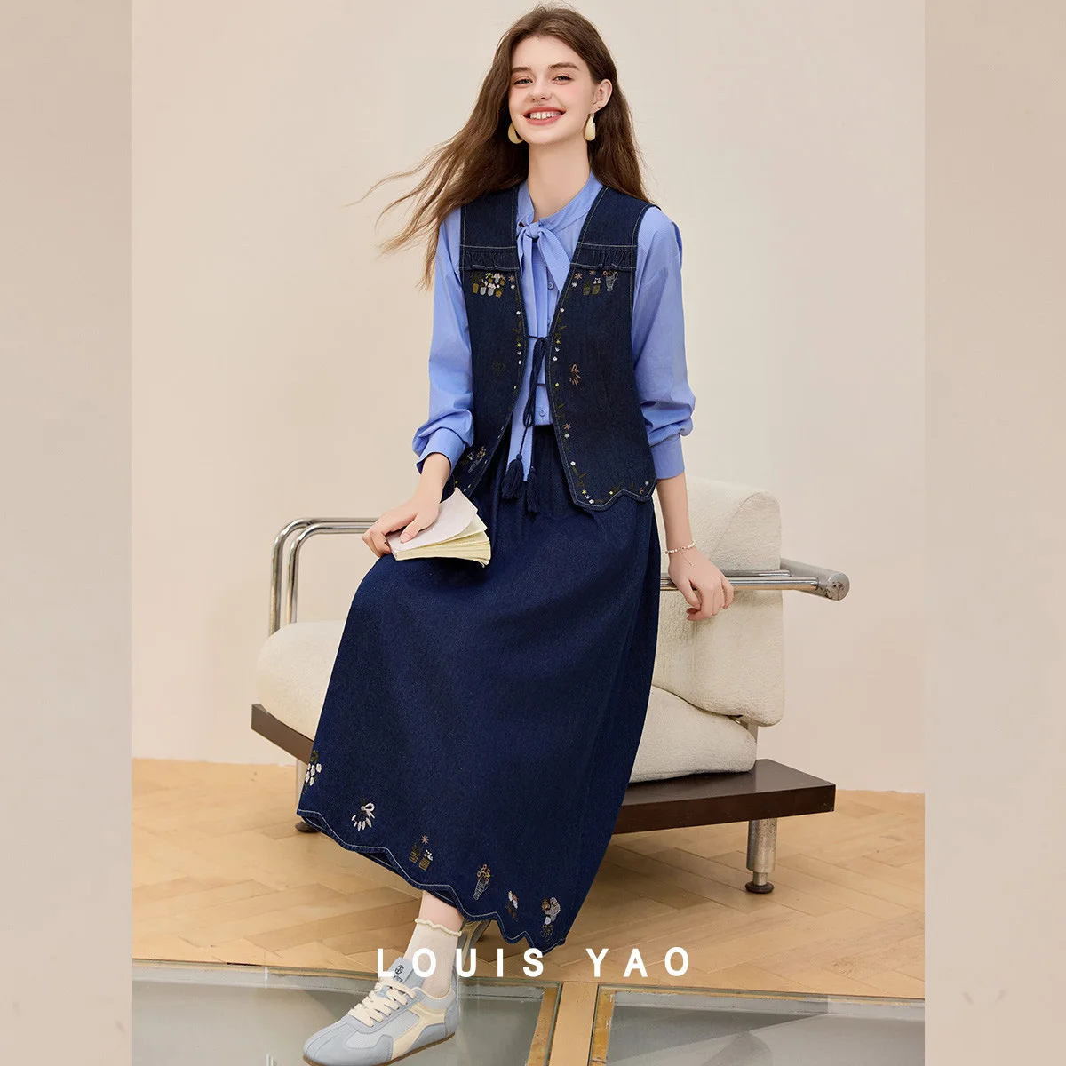 

LOUIS YAO Embroidered Denim Skirt Set 2025 Autumn Fashionable Versatile V-neck Lace Jeans Vests Skirt Women's Set New