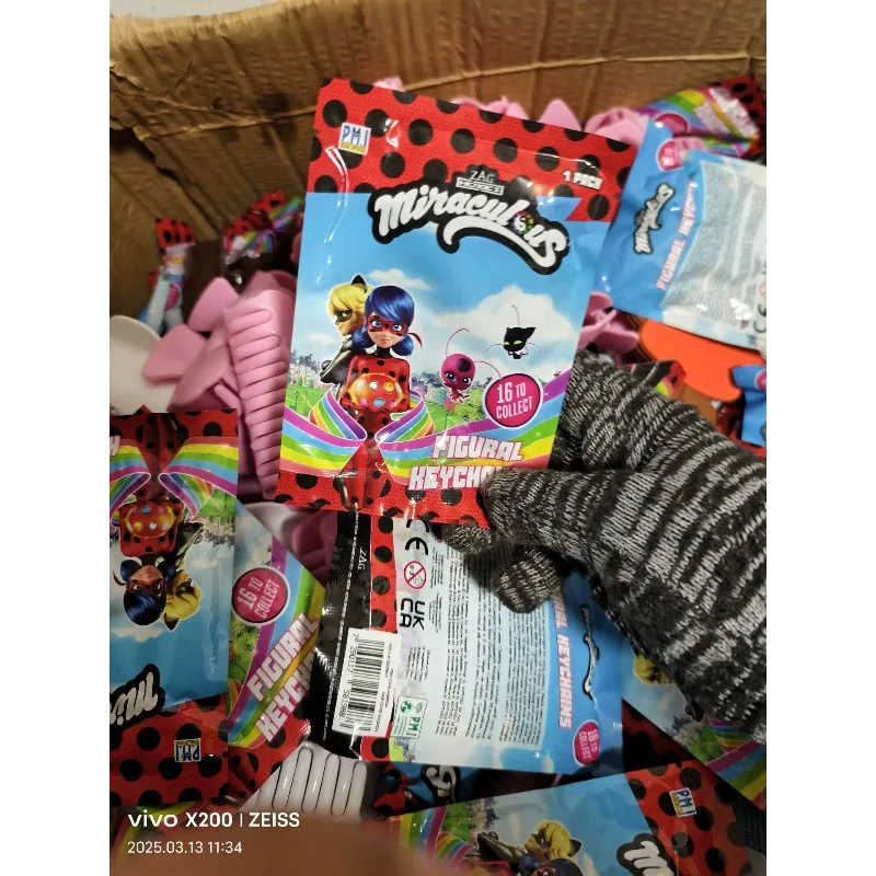 

Игрушка-сюрприз: брелок-подвеска для сумки Miraculous Figure Tales of Ladybug Cat Noir Carapace Cat Noir Alya Queen Bee