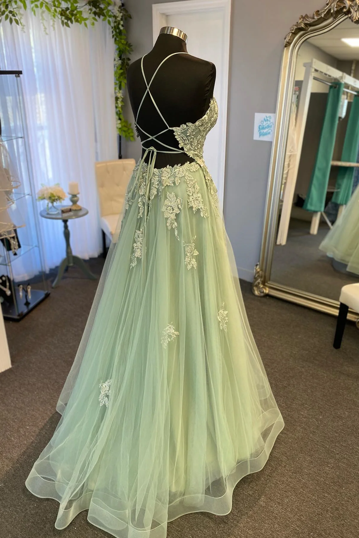 Sage Green Tulle V-neck A-line Evening Dresses Flower Appliques Lace Ruffles Long Spaghetti Straps Lace Up Backless Party Dress