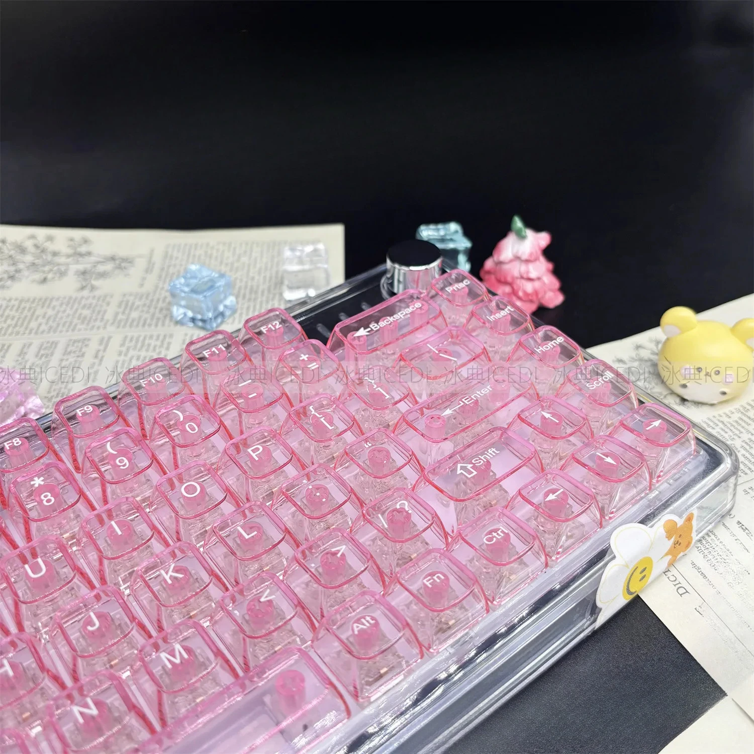 

Pink transparent high transparency keycap light pollution custom mechanical keyboard satellite axis PC crystal magnetic axis cro