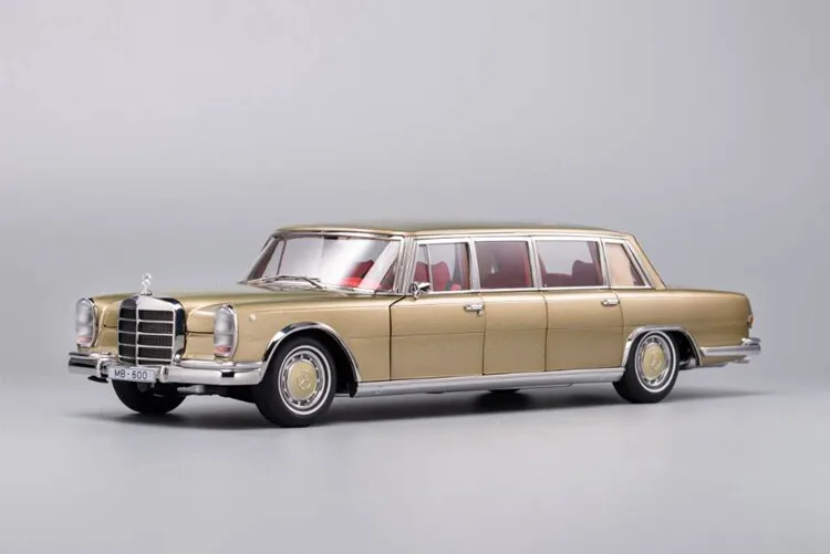 Diecast Kengfai 1:18 Scale Benz MB 600 Full-opening Alloy Car Model