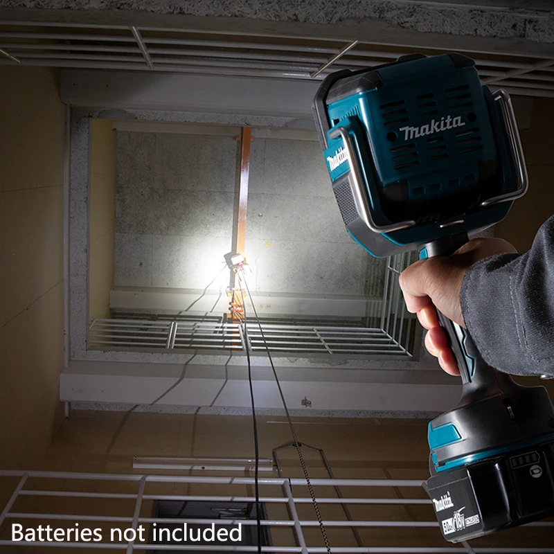 Makita DML812 LED Spotlight 18V Cordless Long Distance Rechargeable Work Area 1000 Lumen Flashlight Bare Tool