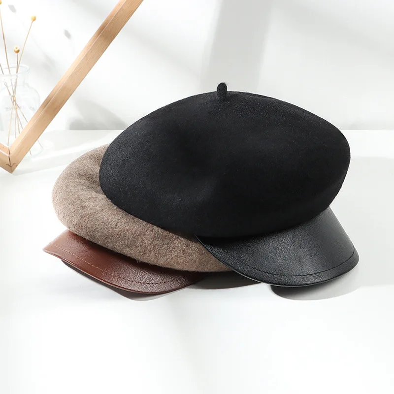 Topi Retro wanita, topi PU tambal sulam warna Jepang Kulit bagian atas musim dingin wol oktagonal Inggris baret wol wanita